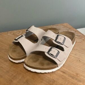 Cushionaire Beige Sandals 9.5